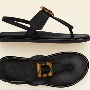 OluKai La’i Black Leather Thong Sandals with Tortoiseshell Accent